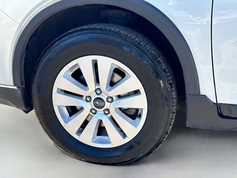 Used 2017 Subaru Outback 2.5i Premium image 41