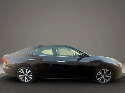 Used 2017 Nissan Maxima Platinum image 4