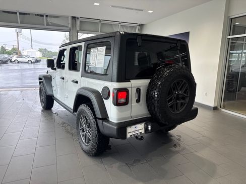 Used 2025 Jeep Wrangler Unlimited Sport AWD/4WD image 6