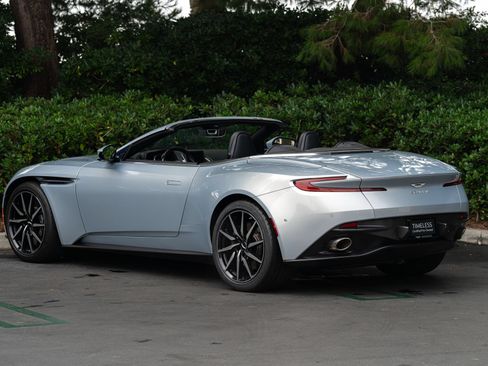 Used 2020 Aston Martin DB11 Volante RWD image 5