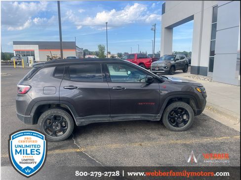 Used 2023 Jeep Compass Trailhawk w/ Trailhawk Convenience Group AWD/4WD image 5