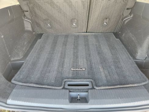 Used 2024 Nissan Rogue SV FWD image 28