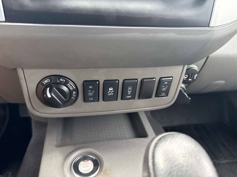 Used 2020 Nissan Frontier SV w/ Midnight Edition Floor Mats AWD/4WD image 23