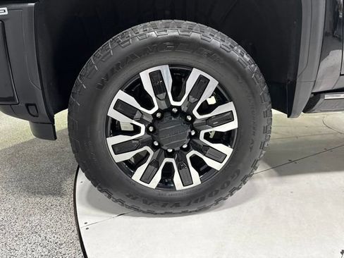 Used 2026 GMC Sierra 2500 Denali Ultimate AWD/4WD image 9