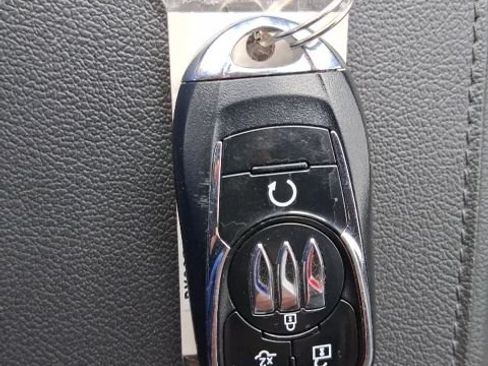 Used 2025 Buick Envista Sport Touring w/ Experience Buick Package FWD image 20