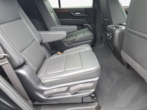 Used 2025 GMC Yukon Denali AWD/4WD image 12