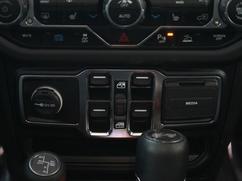 Used 2024 Jeep Wrangler High Altitude image 18