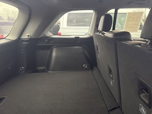 Used 2023 Jeep Grand Cherokee Limited w/ Luxury Tech Group II image 9