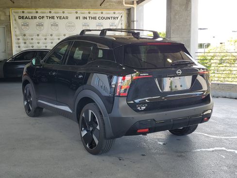 Used 2025 Nissan Kicks SR w/ Illumination Package FWD image 3