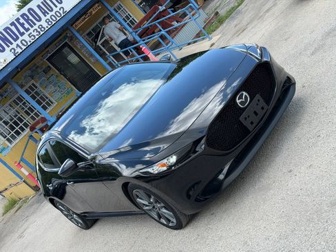 Used 2020 MAZDA MAZDA3 Hatchback w/ Preferred Package FWD image 6