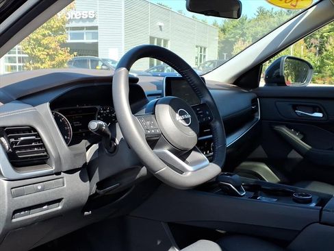 Used 2022 Nissan Rogue SV w/ SV Premium Package image 21