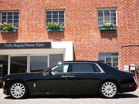 Certified 2022 Rolls-Royce Phantom Extended Wheelbase w/ The Phantom Package RWD image 3