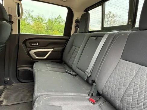 Used 2019 Nissan Titan SV AWD/4WD image 15