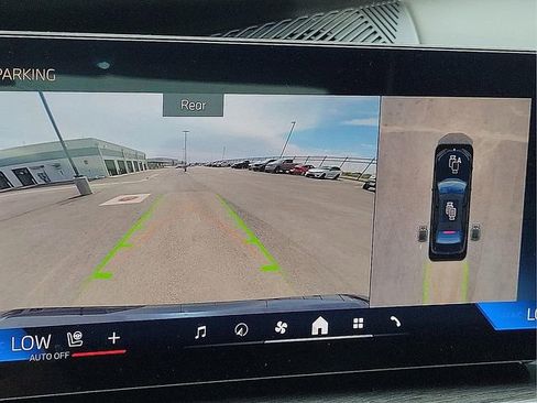 Used 2025 BMW 740i RWD image 27