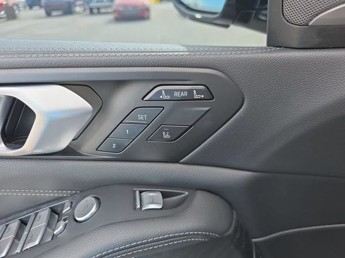 Used 2020 BMW X7 xDrive40i w/ Premium Package AWD/4WD image 18