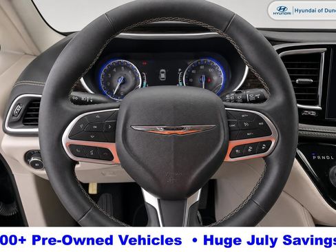 Used 2022 Chrysler Pacifica Limited FWD image 11