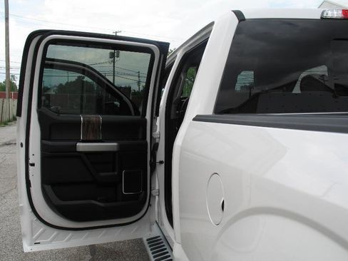 Used 2019 Ford F150 Lariat w/ Equipment Group 502A Luxury AWD/4WD image 15