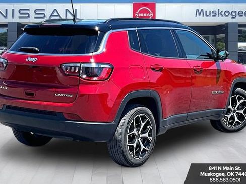 Used 2025 Jeep Compass Limited AWD/4WD image 5