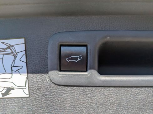 Used 2023 Toyota Highlander image 22