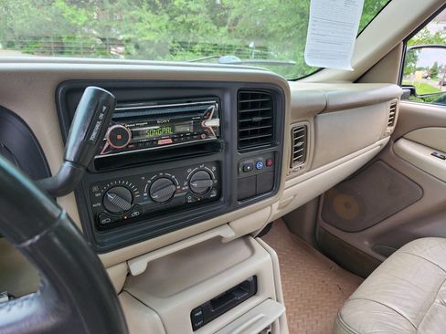 Used 2002 Chevrolet Suburban LT AWD/4WD image 43
