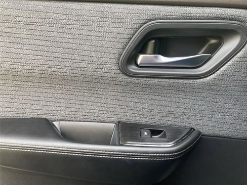 Used 2023 Nissan Rogue SV image 31