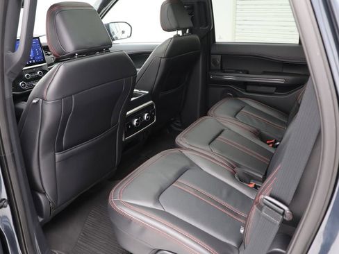 Used 2022 Ford Expedition Limited image 11