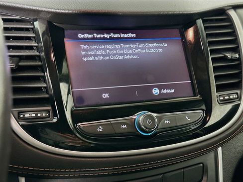 Used 2022 Chevrolet Trax LT w/ LT Convenience Package image 18