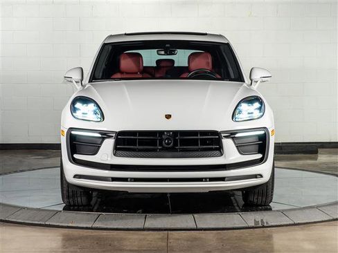 Certified 2025 Porsche Macan AWD/4WD image 6