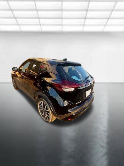 Used 2021 Nissan Kicks SV FWD image 1