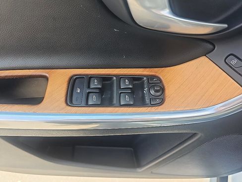 Used 2017 Volvo XC60 T5 Inscription w/ Advanced Package image 11