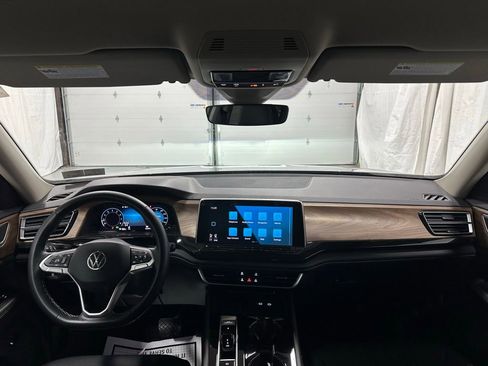 Used 2025 Volkswagen Atlas SE image 41