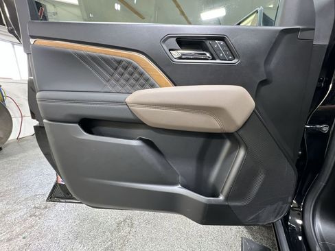 New 2025 GMC Canyon Denali w/ LPO, Denali Black Edition image 23