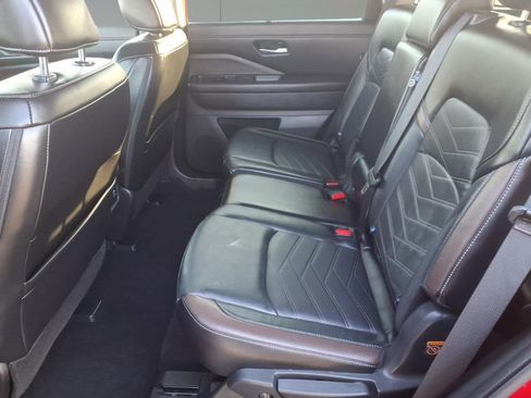 Used 2024 Nissan Pathfinder Platinum w/ Cargo Package image 26