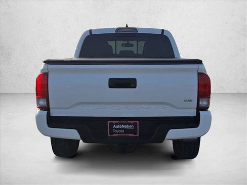 Used 2017 Toyota Tacoma TRD Sport image 5