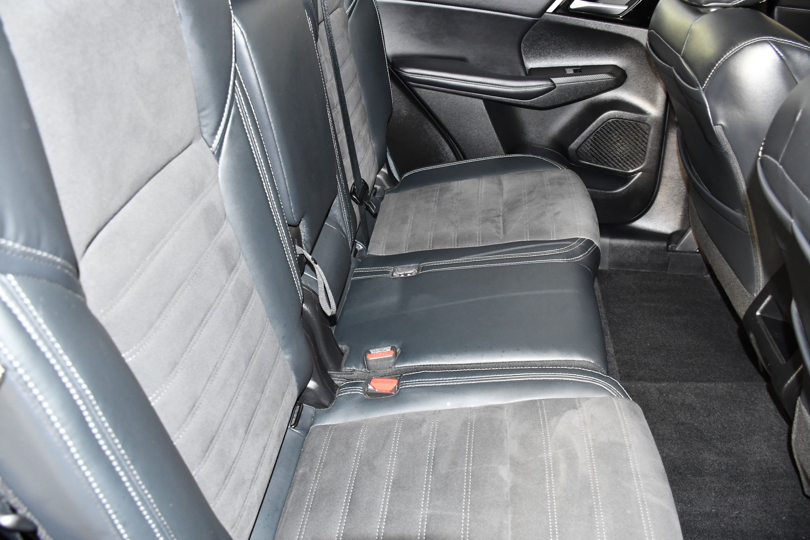 Used 2023 Mitsubishi Outlander SE AWD/4WD image 43