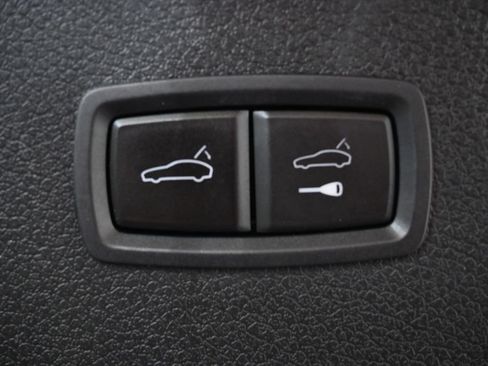 Certified 2023 Porsche Macan S AWD/4WD image 27