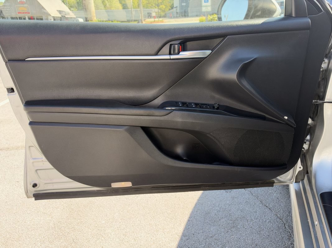 Used 2018 Toyota Camry SE w/ Moonroof Package FWD image 21