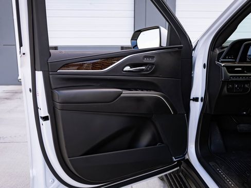 Used 2021 Cadillac Escalade Sport Platinum image 16