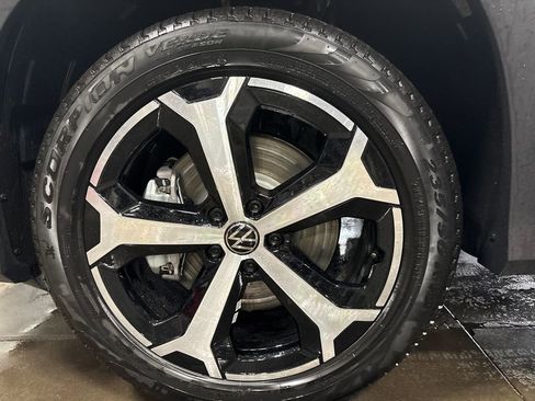 New 2026 Volkswagen Tiguan SE AWD/4WD image 9