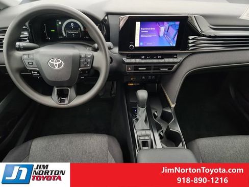 Used 2025 Toyota Camry LE image 26