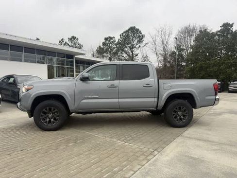 Used 2020 Toyota Tacoma SR5 image 3