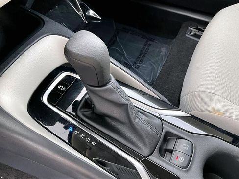 Used 2022 Toyota Corolla LE image 16