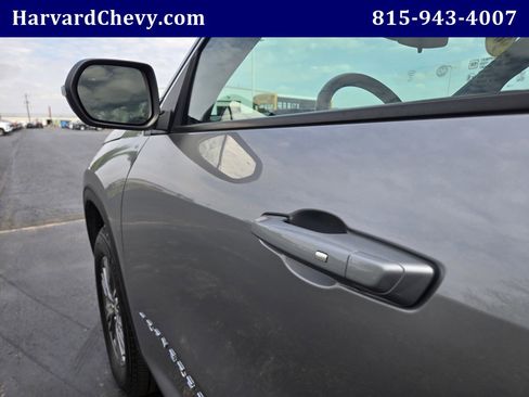 Used 2025 Chevrolet Traverse LT AWD/4WD image 36