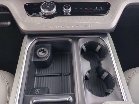New 2027 Ford Expedition Active RWD image 17