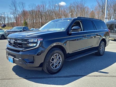 Used 2025 Ford Expedition Max Active AWD/4WD image 3