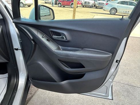 Used 2016 Chevrolet Trax LS FWD image 17