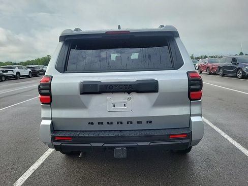 Used 2025 Toyota 4Runner SR5 AWD/4WD image 11