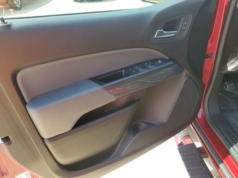 Used 2018 Chevrolet Colorado Z71 AWD/4WD image 28