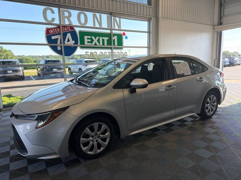 Used 2024 Toyota Corolla LE FWD image 3