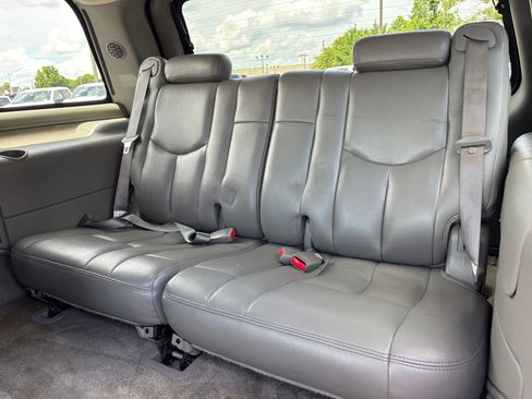 Used 2005 GMC Yukon SLT w/ SLT Preferred Equipment Group RWD image 16
